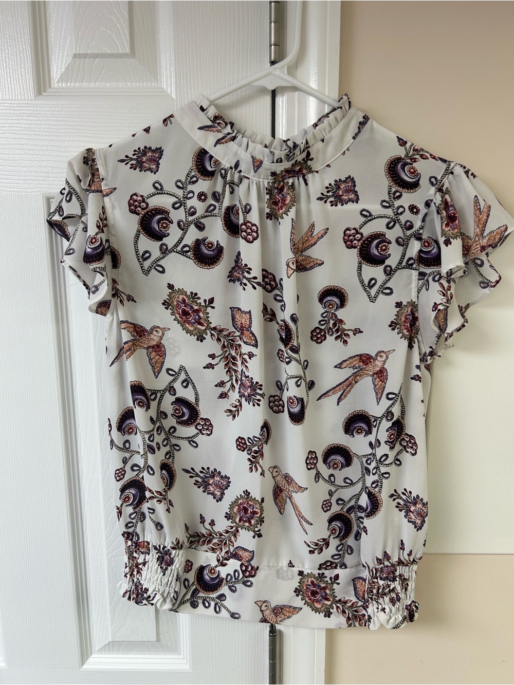 Soho jeans New York & Co Floral Blouse Back Buttons Ruffles